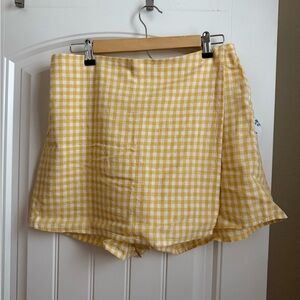 Old Navy Yellow Checkered Women's Skorts